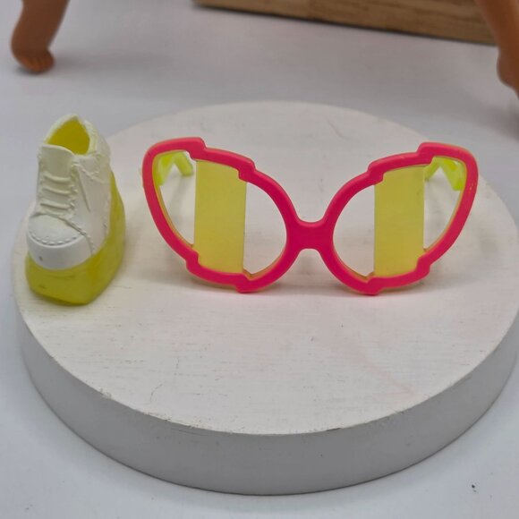 LOL Surprise OMG Neonlicious 2019 Fashion Doll With Accessories - Picture 7 of 8